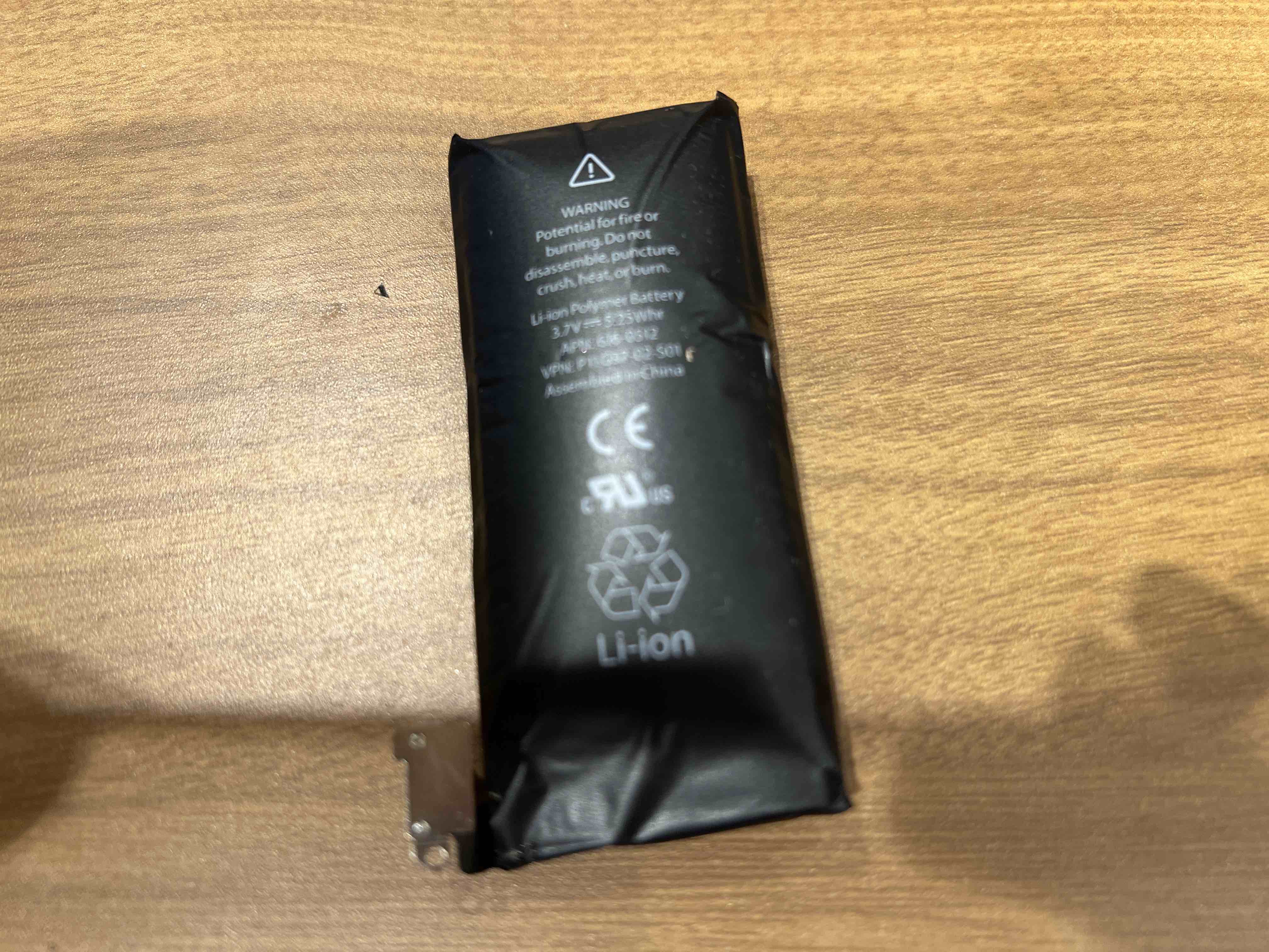 【五反田よりご来店】iPhone4のバッテリー交換修理のご依頼をいただきました！